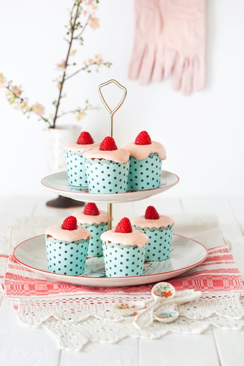 Semolina Raspberry Cupcakes with Cream Cheese Frosting by @melangery